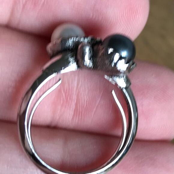 Vintage Avon Eclipse Silver Tone Faux Pearl Grey Rope Brooch Pin and Ring Set - Picture 3 of 6